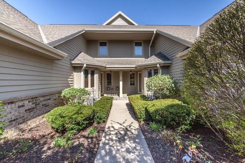 Photo of N21W24202 Cumberland Dr, Pewaukee, WI 53072 (MLS # 1959618)