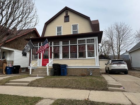 Photo of 1611 Chatham St, Racine, WI 53402 (MLS # 1955196)