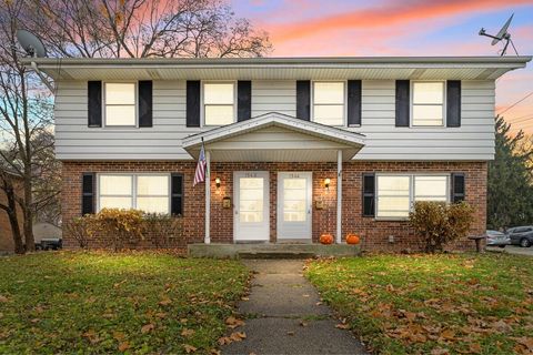 Photo of 1542 Whiterock Ave, Waukesha, WI 53186 (MLS # 1944385)