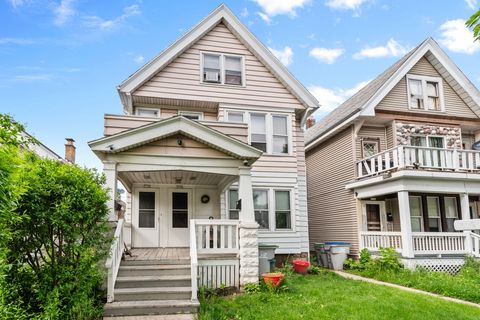 Photo of 3736 W Dorothy Pl, Milwaukee, WI 53215 (MLS # 1874608)