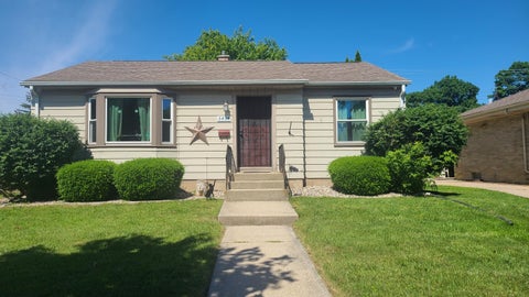 Photo of 3434 1st Ave, Racine, WI 53402 (MLS # 1968513)
