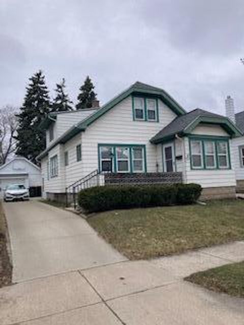 Photo of 325 N 71st St, Wauwatosa, WI 53213 (MLS # 1955684)