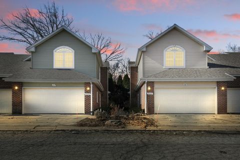 Photo of 8469 S Ashbury Ln, Oak Creek, WI 53154 (MLS # 1910910)