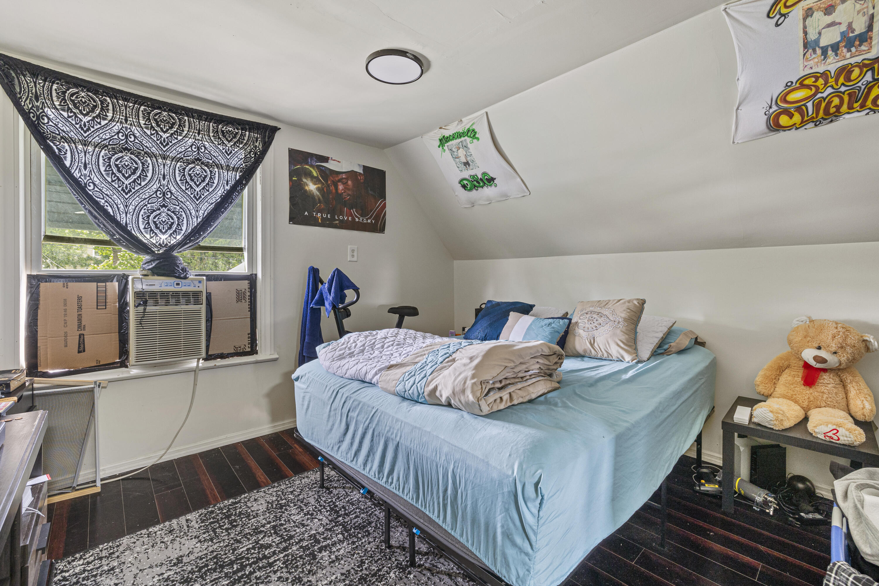 Milwaukee, Wisconsin 53204, United States, 5 Bedrooms Bedrooms, ,1 BathroomBathrooms,Residential,Active,160714