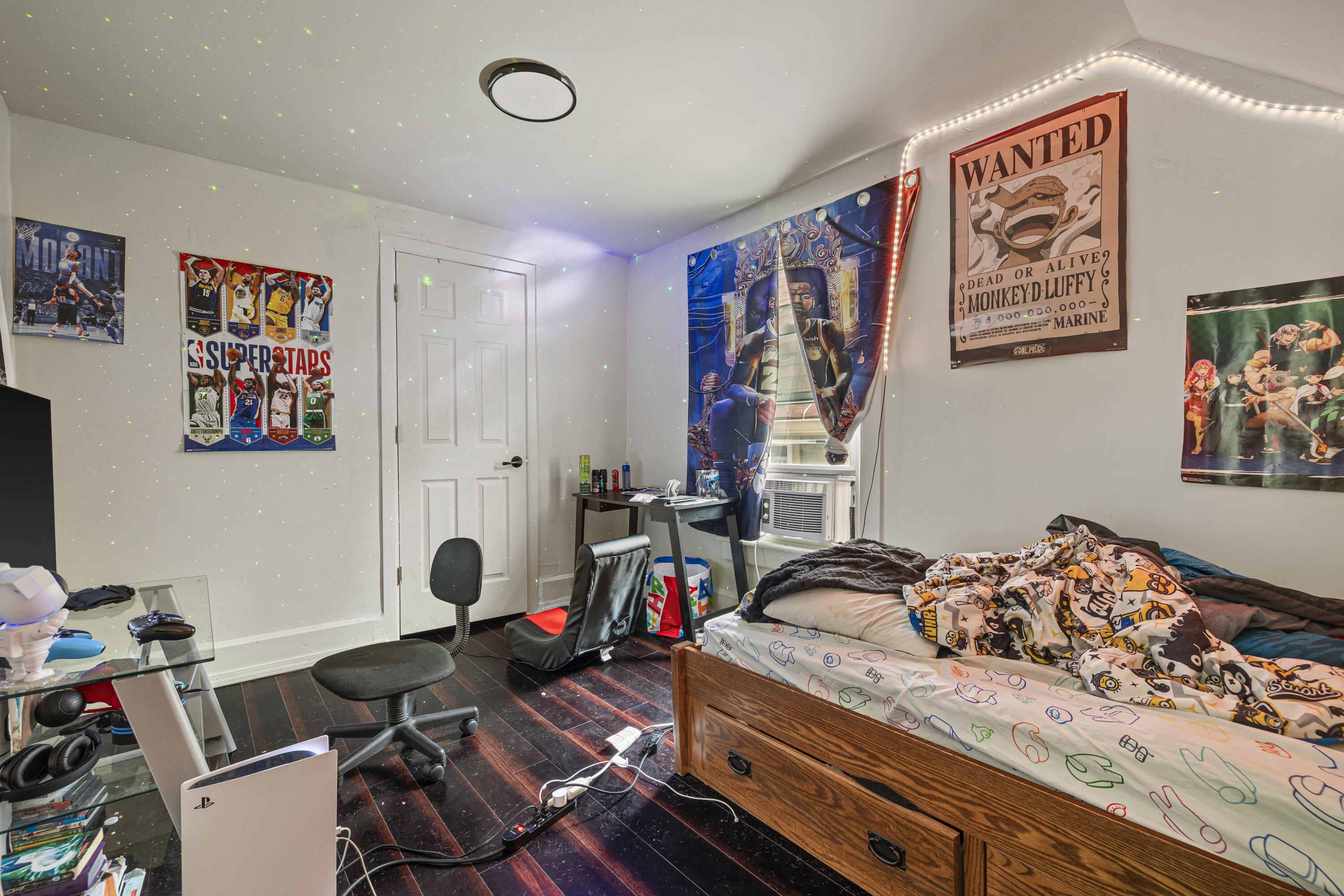 Milwaukee, Wisconsin 53204, United States, 5 Bedrooms Bedrooms, ,1 BathroomBathrooms,Residential,Active,160714