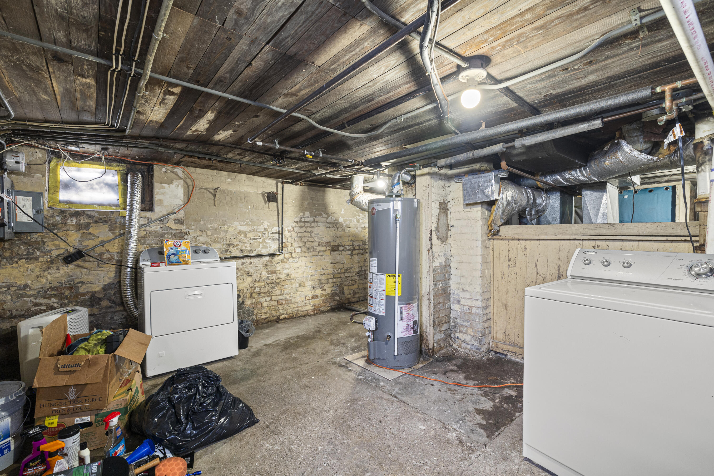 Milwaukee, Wisconsin 53204, United States, 5 Bedrooms Bedrooms, ,1 BathroomBathrooms,Residential,Active,160714