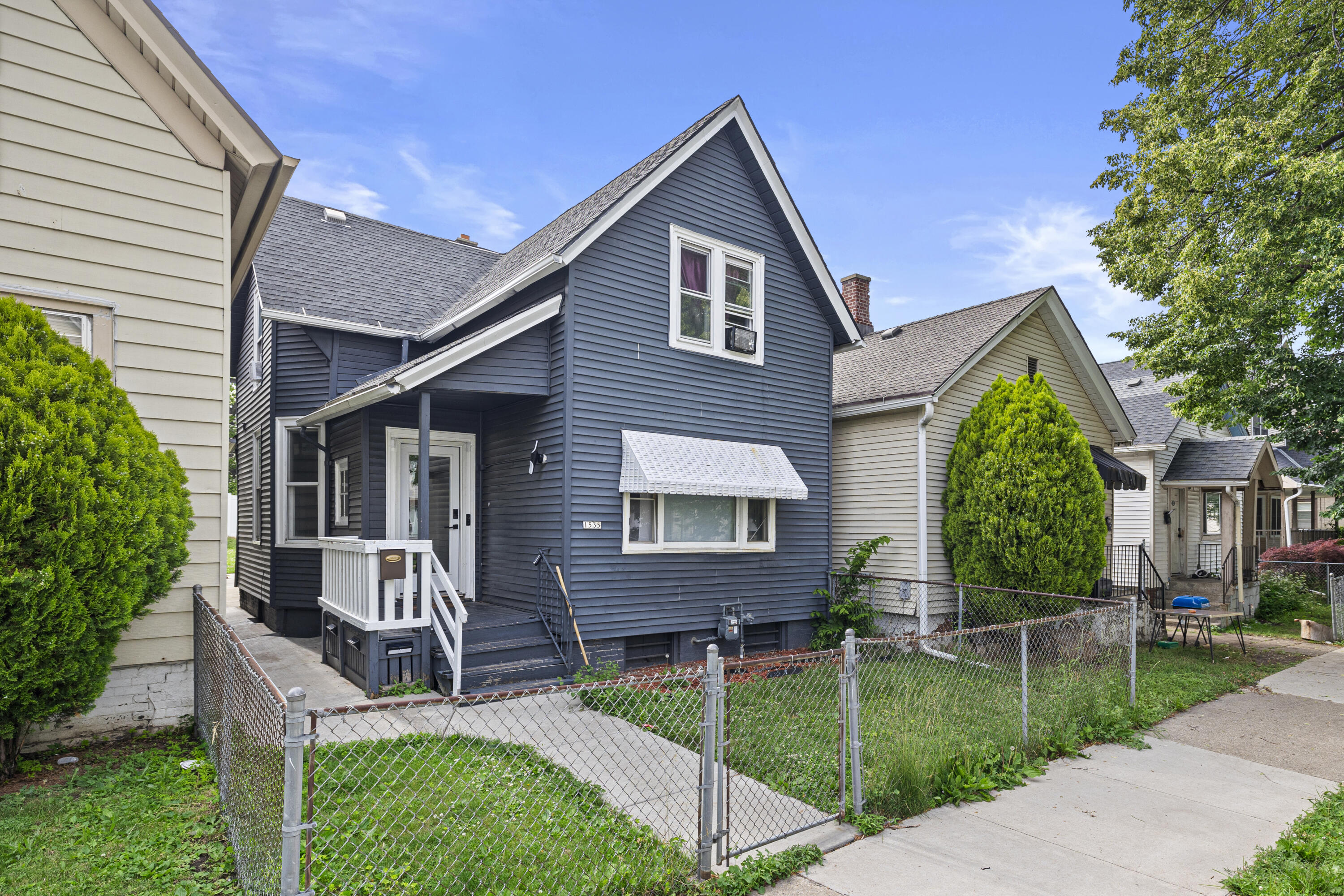 Milwaukee, Wisconsin 53204, United States, 5 Bedrooms Bedrooms, ,1 BathroomBathrooms,Residential,Active,160714