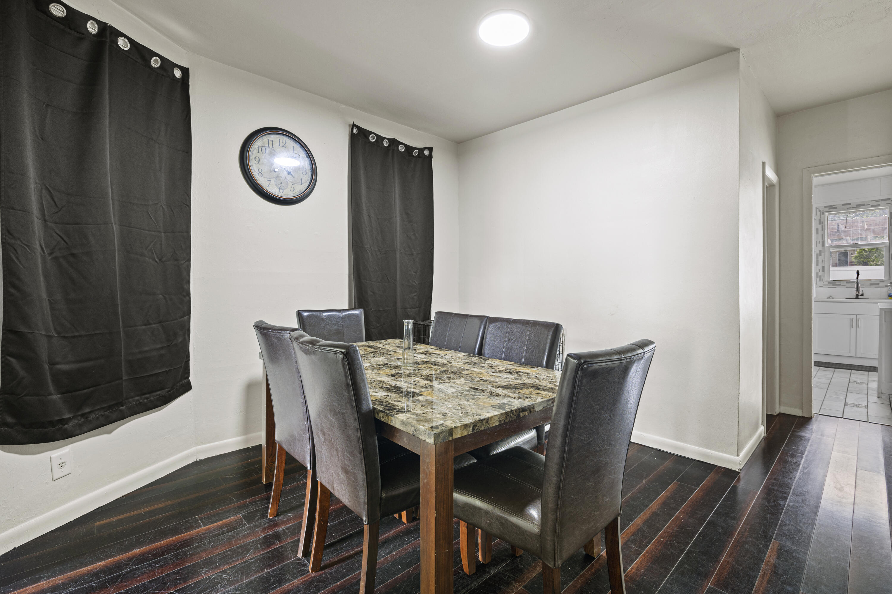 Milwaukee, Wisconsin 53204, United States, 5 Bedrooms Bedrooms, ,1 BathroomBathrooms,Residential,Active,160714