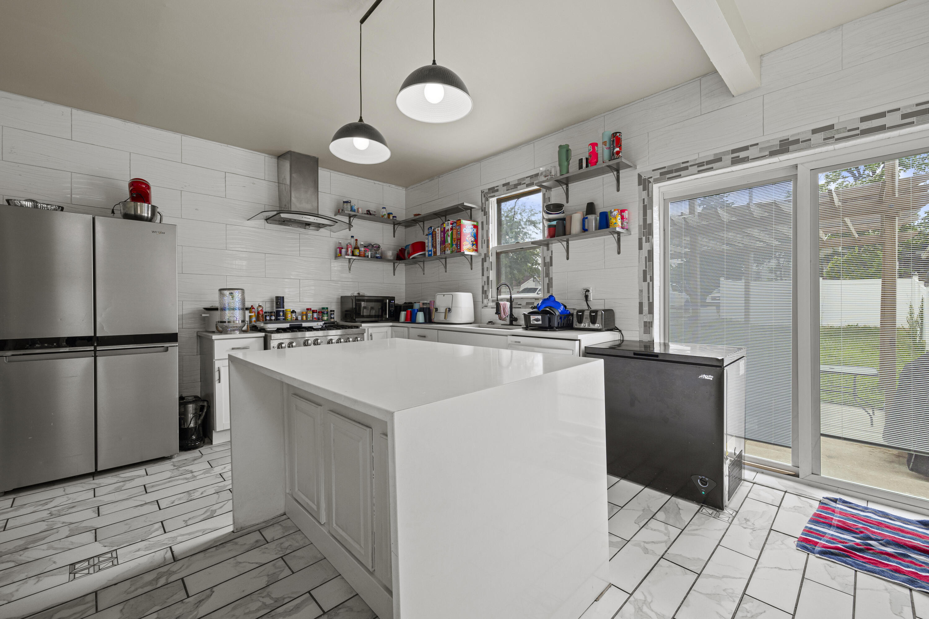 Milwaukee, Wisconsin 53204, United States, 5 Bedrooms Bedrooms, ,1 BathroomBathrooms,Residential,Active,160714