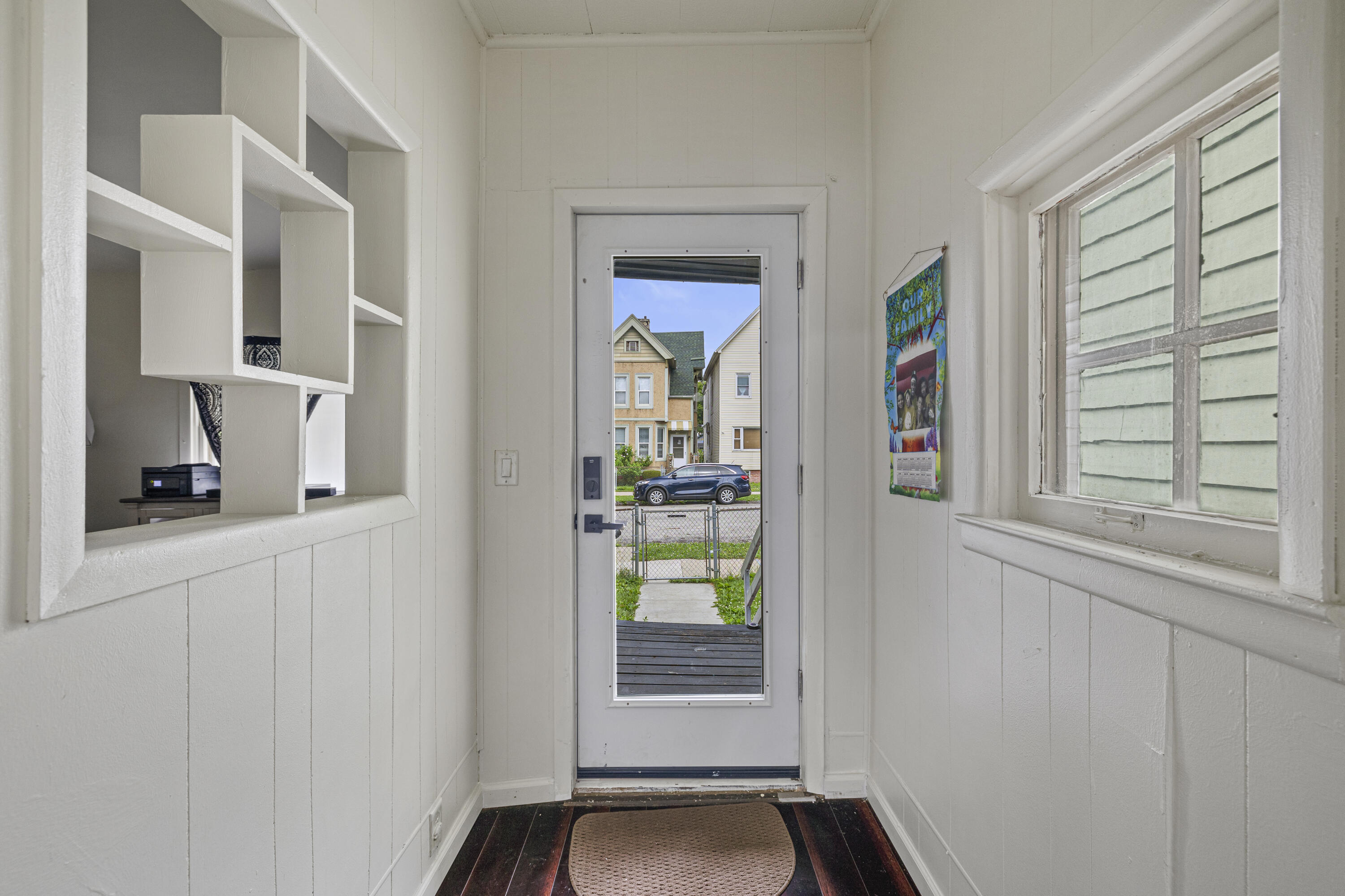 Milwaukee, Wisconsin 53204, United States, 5 Bedrooms Bedrooms, ,1 BathroomBathrooms,Residential,Active,160714