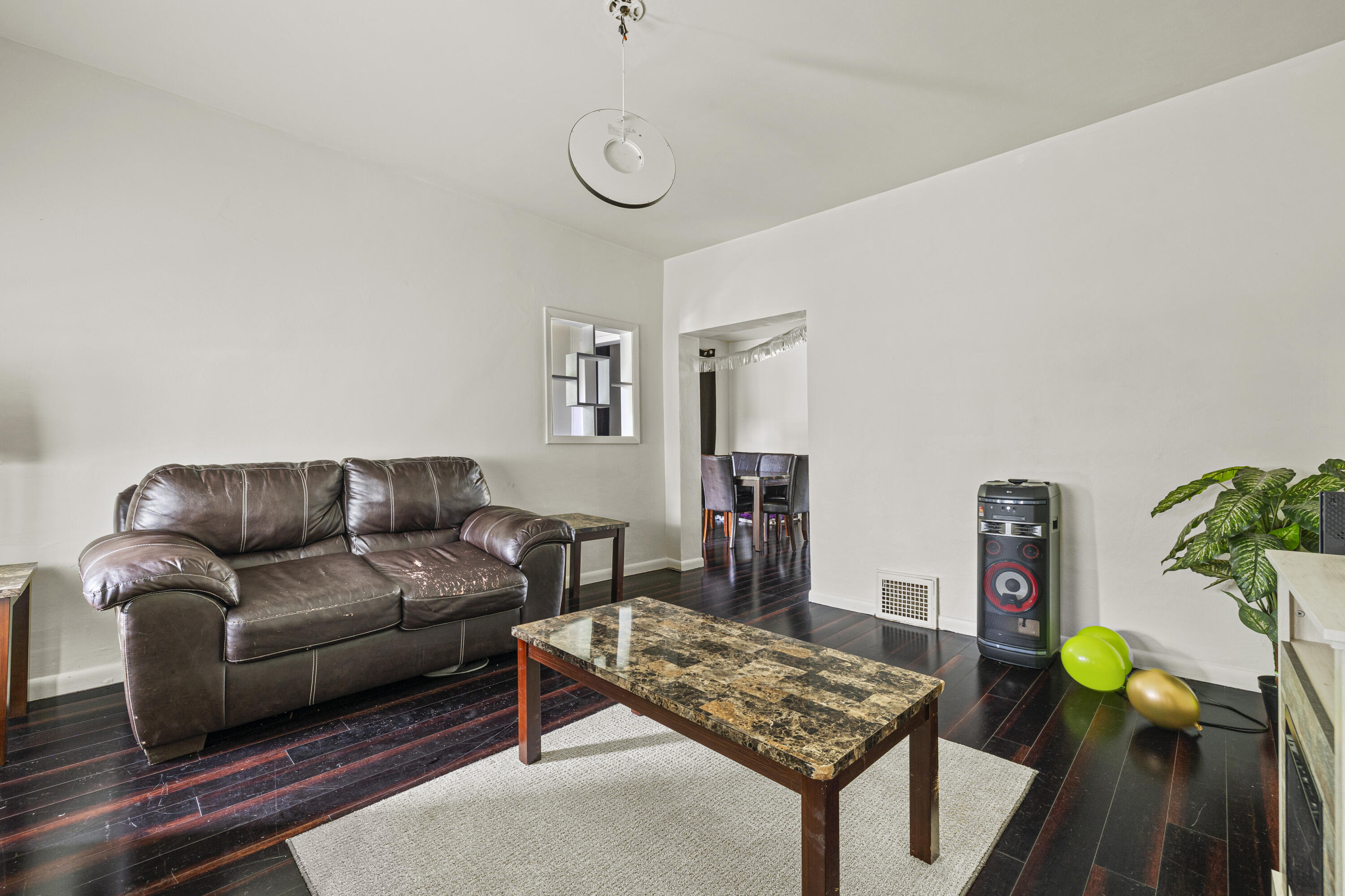 Milwaukee, Wisconsin 53204, United States, 5 Bedrooms Bedrooms, ,1 BathroomBathrooms,Residential,Active,160714