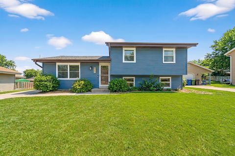 Photo of 8620 S Riverton Rd, Oak Creek, WI 53154 (MLS # 1962153)
