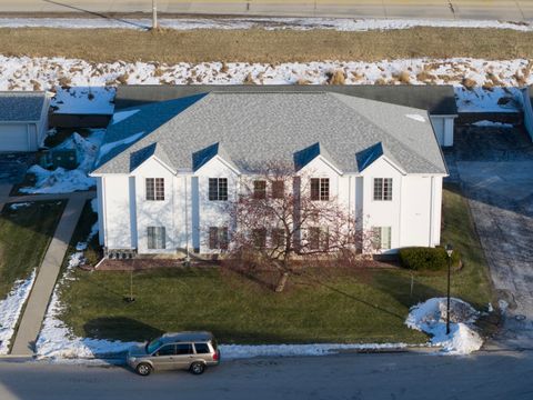 Photo of 903 Fox Creek Dr, Watertown, WI 53098 (MLS # 1945606)