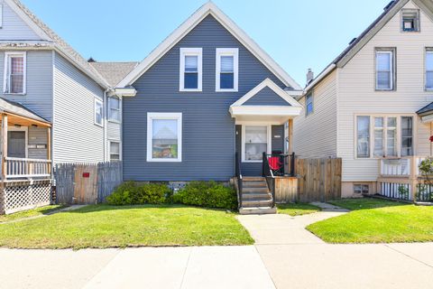 Photo of 2748 N Holton St, Milwaukee, WI 53212 (MLS # 1928181)