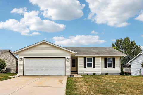 Photo of 413 Broadmoore Dr, Hartford, WI 53027 (MLS # 1975123)