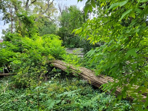 Photo of 1211 OAK CREEK Pkwy, South Milwaukee, WI 53172 (MLS # 1949510)