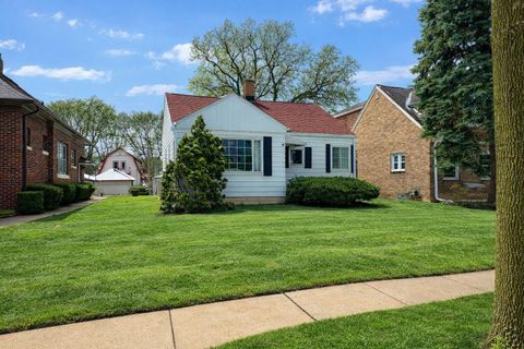 Photo of 160 W Crawford Ave, Milwaukee, WI 53207 (MLS # 1954263)