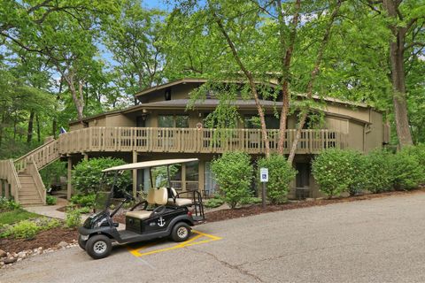 Photo of 511 Tam O'Shanter Dr, Fontana, WI 53125 (MLS # 1962380)