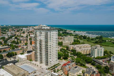 Photo of 1313 N Franklin Pl, Milwaukee, WI 53202 (MLS # 1976557)