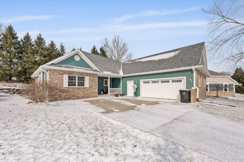 Photo of 1457 Red Oak Dr, Hartford, WI 53027 (MLS # 1947411)