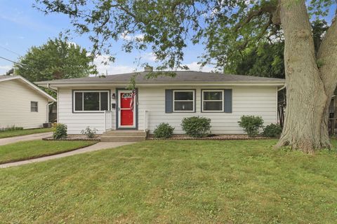 Photo of 1821 84th Pl, Kenosha, WI 53143 (MLS # 1972630)