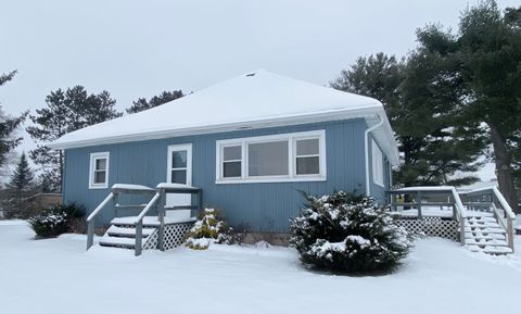 Photo of 210 S Oak St, Crivitz, WI 54114 (MLS # 1944313)