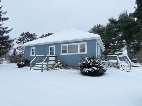 Photo of 210 S Oak St, Crivitz, WI 54114 (MLS # 1944313)