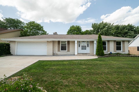 Photo of 12600 W Wilbur Dr, New Berlin, WI 53151 (MLS # 1970475)