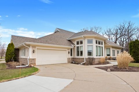 W128N6788 Northfield Dr, Menomonee Falls, WI 53051 - #: 1912426