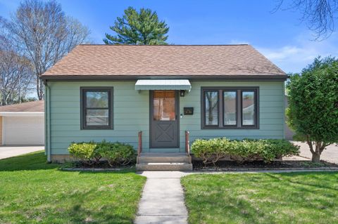Photo of 4146 S Logan Ave, Milwaukee, WI 53207 (MLS # 1959215)