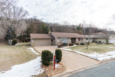 Photo of 632 Herman Ct, Onalaska, WI 54650 (MLS # 1947568)