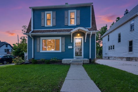 Photo of 8425 W Mitchell St, West Allis, WI 53214 (MLS # 1982008)