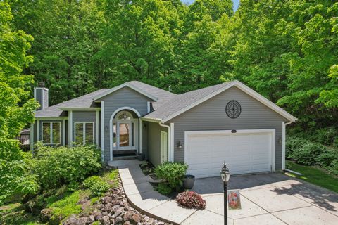 Photo of 16625 Tanglewood Dr, Brookfield, WI 53005 (MLS # 1920147)