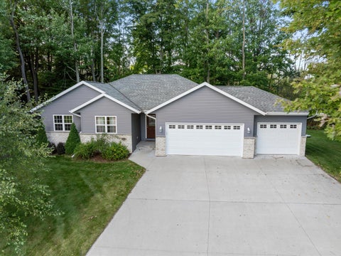 Photo of 3318 Cimarron Ct, Manitowoc, WI 54220 (MLS # 1982279)