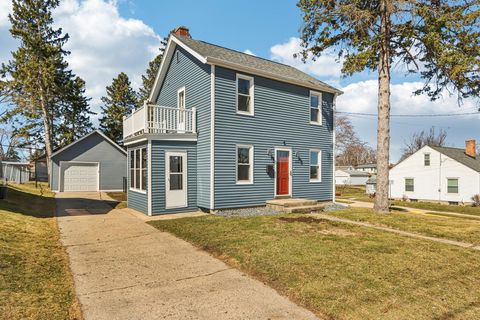 Photo of 222 Hyde Park Ave, Waukesha, WI 53188 (MLS # 1955072)