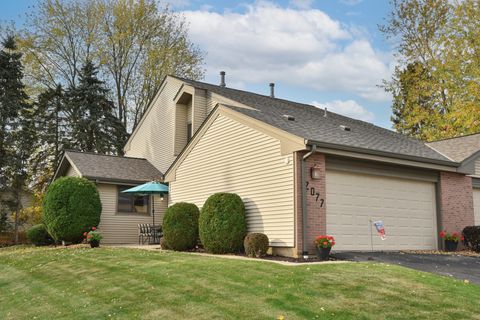 Photo of 2077 E Pendragon Ct, Oak Creek, WI 53154 (MLS # 1898378)