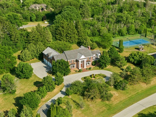 9010 N UPPER RIVER CT, RIVER HILLS, WI 53217 - Image e514b0f213face54be9e866493e660ff/162395917