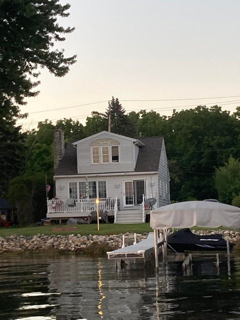 Photo of N38W27251 Parkside Rd, Pewaukee, WI 53072 (MLS # 1985157)