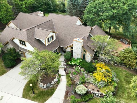 N19W22081 Fox View Ct, Pewaukee, WI 53186 - #: 1935035