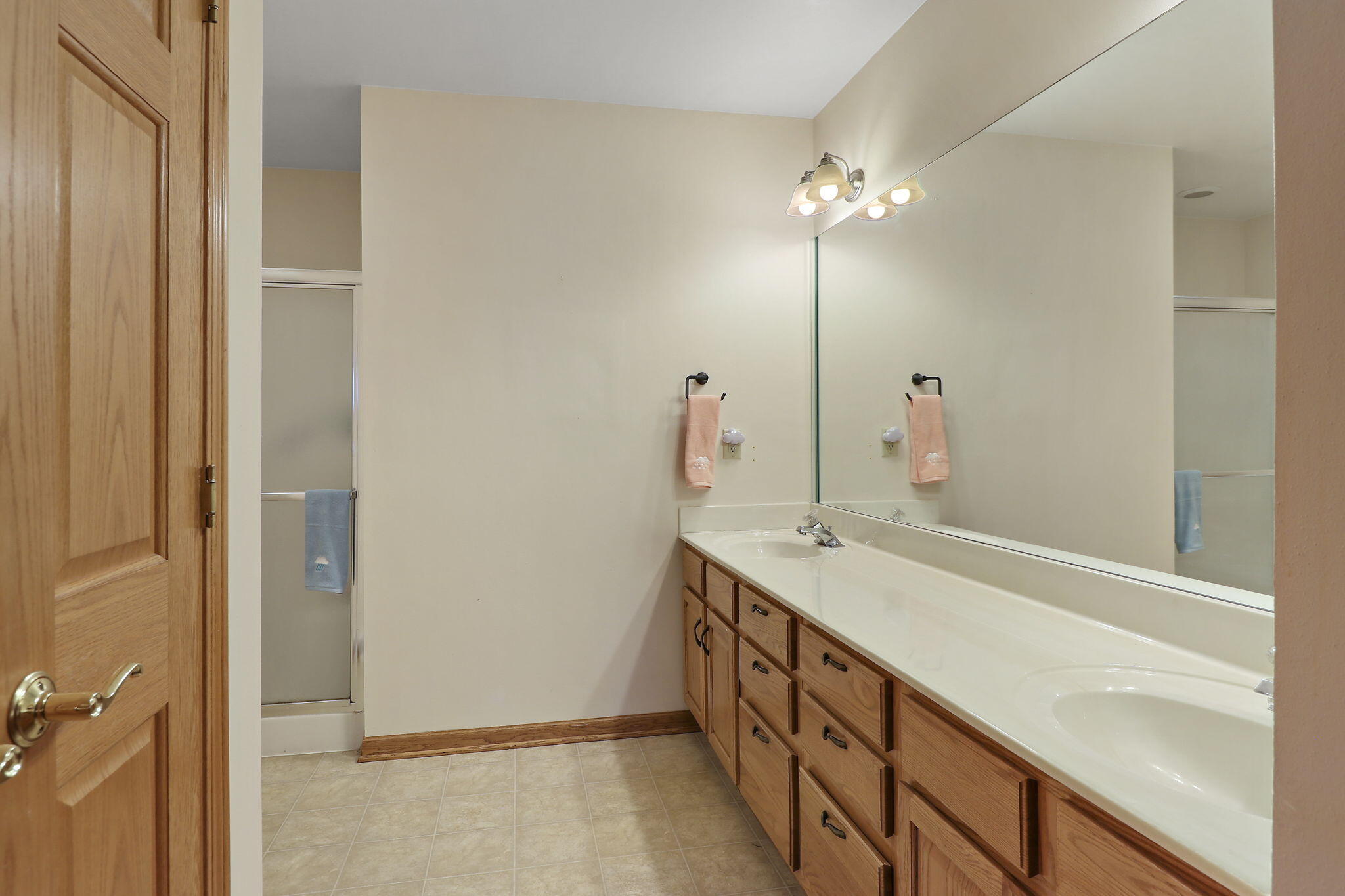 Mount Pleasant, Wisconsin 53406, United States, 3 Bedrooms Bedrooms, ,4 BathroomsBathrooms,Residential,Active,12645