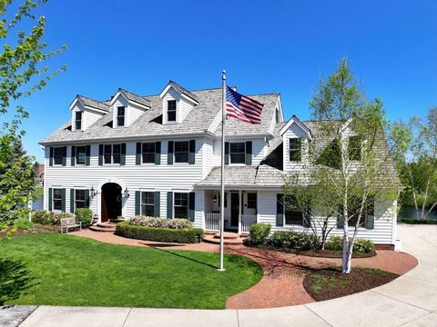 Photo of 214 E Beechwood Ct, Mequon, WI 53092 (MLS # 1956643)