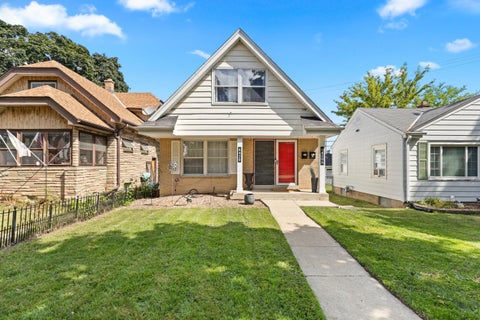 Photo of 6420 W Moltke Ave, Milwaukee, WI 53210 (MLS # 1975050)