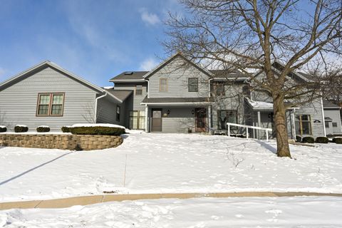 Photo of 359 Lexington Ct, Pewaukee, WI 53072 (MLS # 1948610)