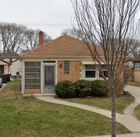 Photo of 2170 S 80th St, West Allis, WI 53219 (MLS # 1970340)