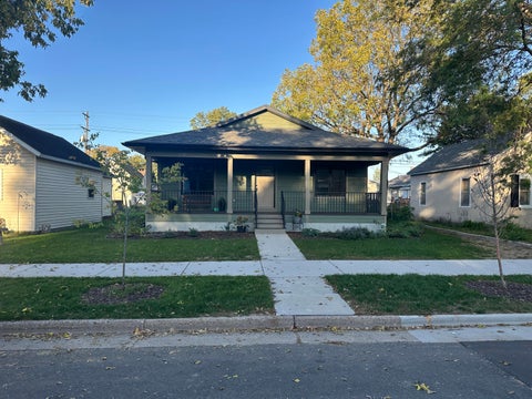 Photo of 823 Avon St, La Crosse, WI 54603 (MLS # 1983601)
