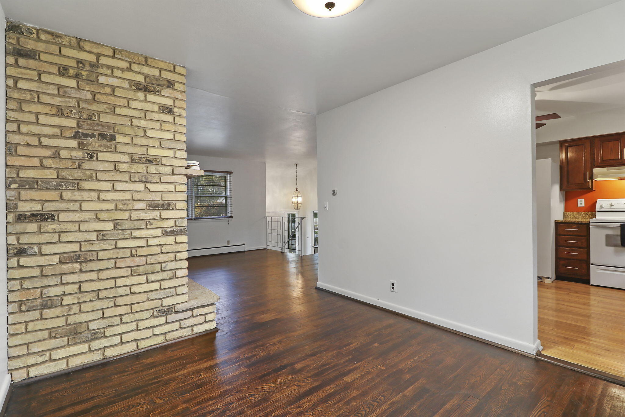 Hales Corners, Wisconsin 53130, United States, 4 Bedrooms Bedrooms, ,2 BathroomsBathrooms,Residential,Active,240049