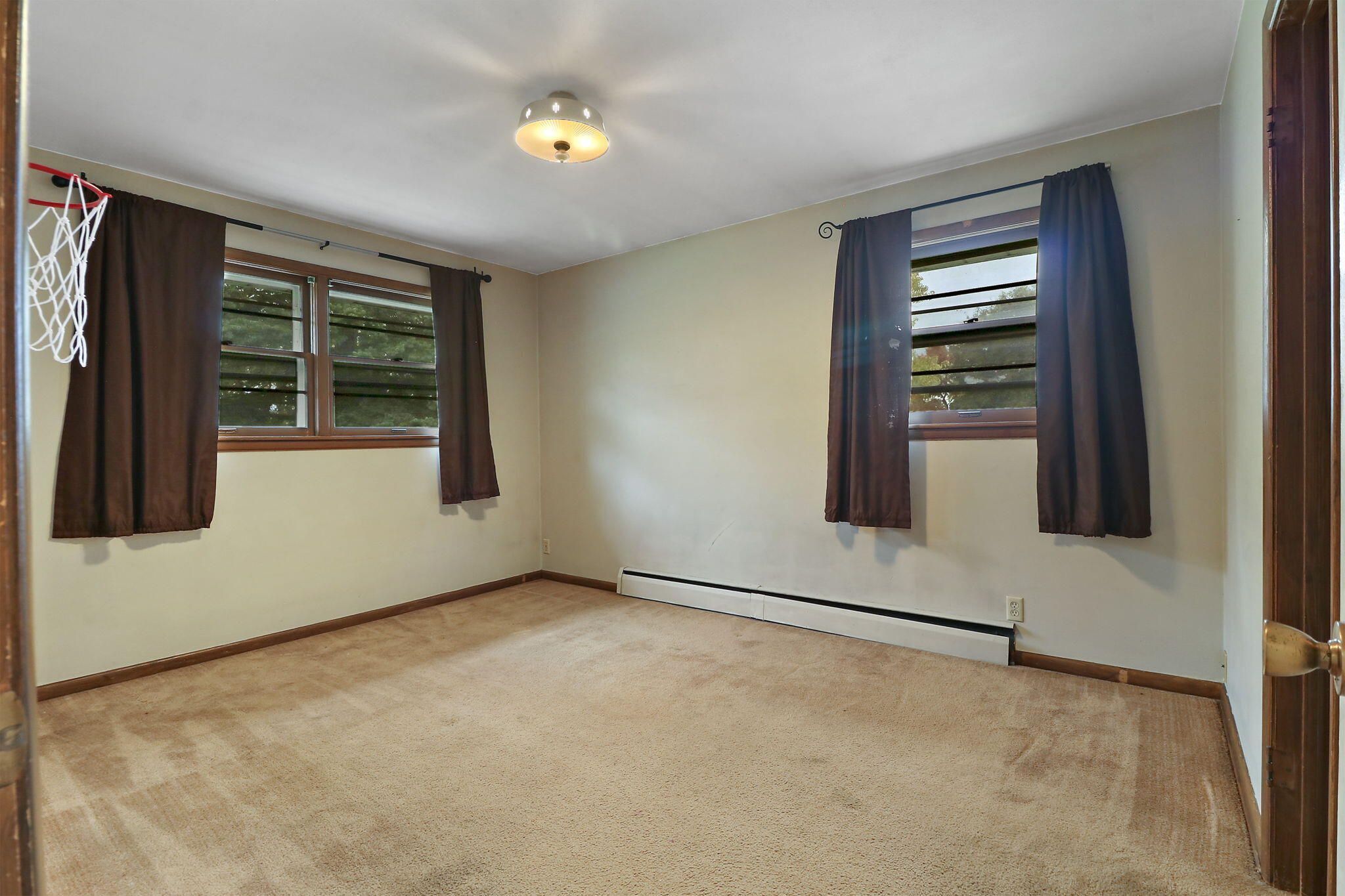 Hales Corners, Wisconsin 53130, United States, 4 Bedrooms Bedrooms, ,2 BathroomsBathrooms,Residential,Active,240049