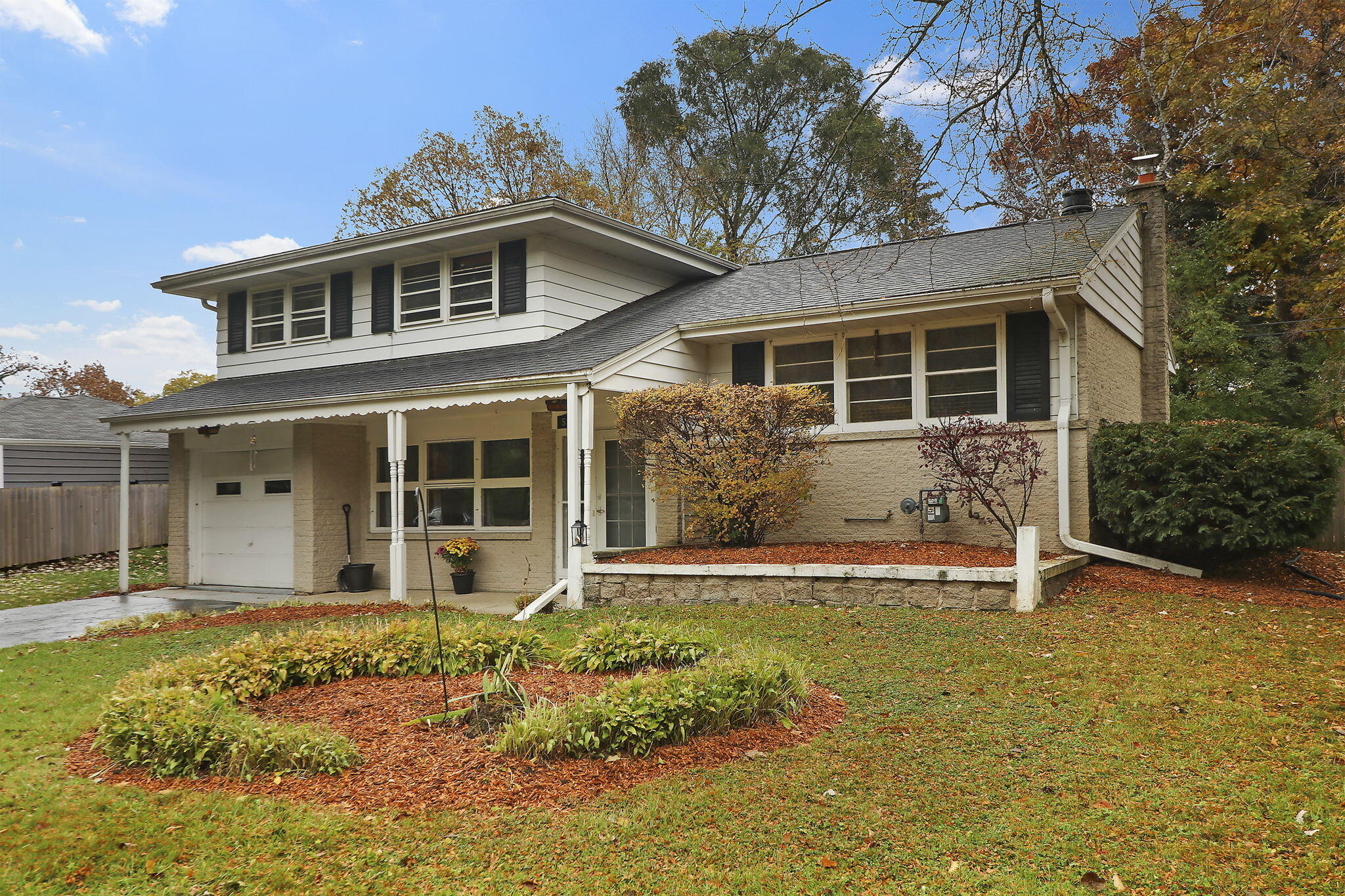 Hales Corners, Wisconsin 53130, United States, 4 Bedrooms Bedrooms, ,2 BathroomsBathrooms,Residential,Active,240049