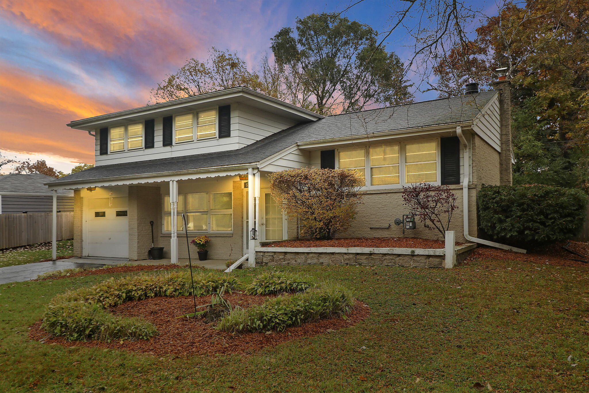 Hales Corners, Wisconsin 53130, United States, 4 Bedrooms Bedrooms, ,2 BathroomsBathrooms,Residential,Active,240049