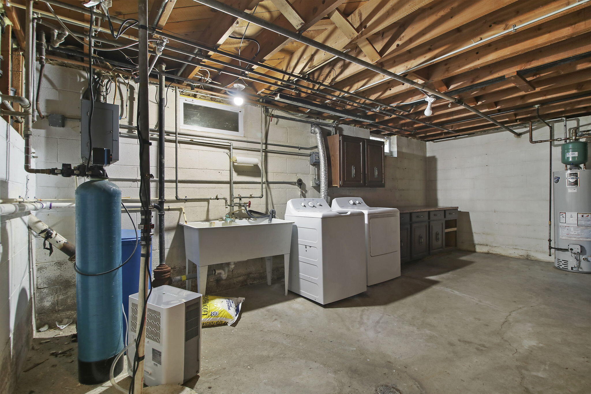 Hales Corners, Wisconsin 53130, United States, 4 Bedrooms Bedrooms, ,2 BathroomsBathrooms,Residential,Active,240049